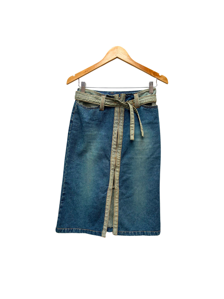 Denim skirt with belted design and contrasting pockets